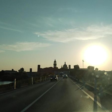 Energetic Apartments Mantova Bagian luar foto
