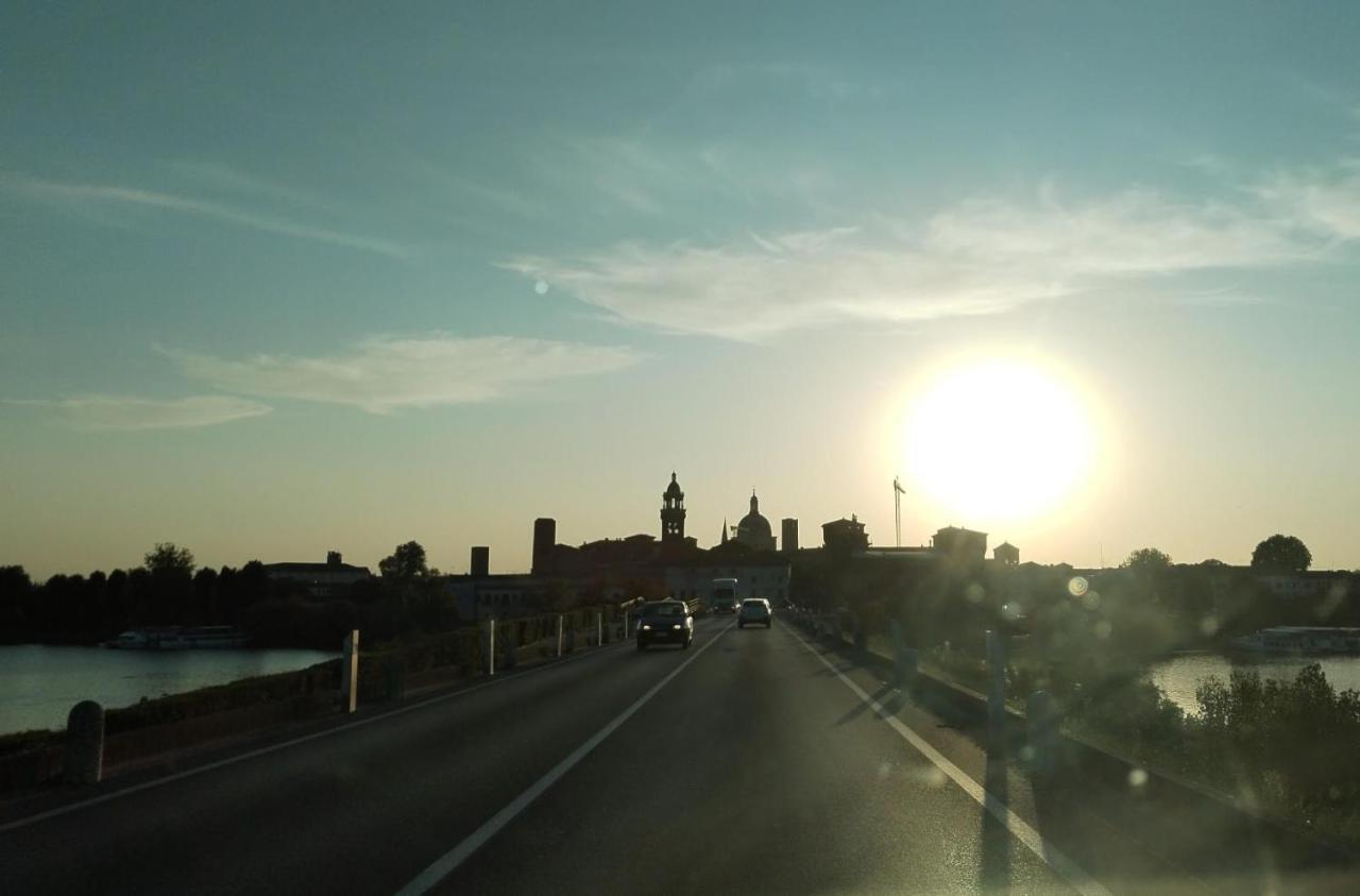 Energetic Apartments Mantova Bagian luar foto